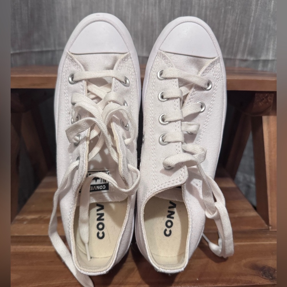 Converse Chuck Taylor All Star Lugged Low Cut Sneakers - Sz 6